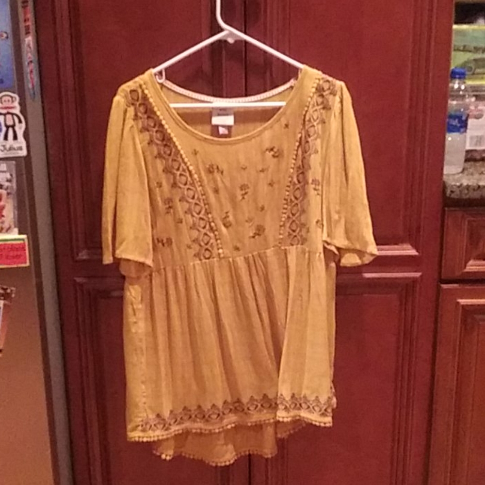 A large woman's mustard yellow shirt.
